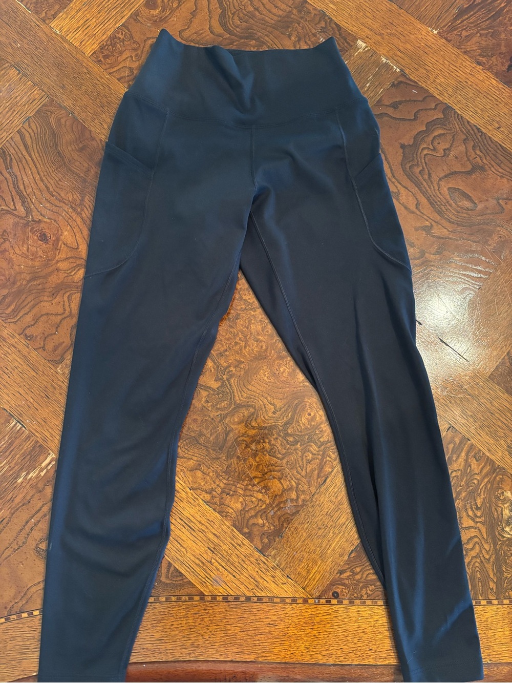Women’s Nike- small- Black High-Waist Active Leggings with Side Pockets